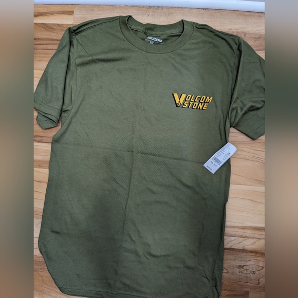 Volcom NWT green yellow lettering size small - Picture 3 of 3